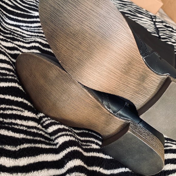 Wide booths - Picture 3 of 5